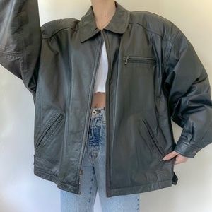 Vintage 80s/90s Black Collared Leather Bomber Jacket ✨
